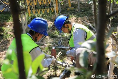 山東電力：線(xiàn)路讓道住宅小區助百姓安居