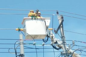 銅山區供電公司完成帶電搭接工作