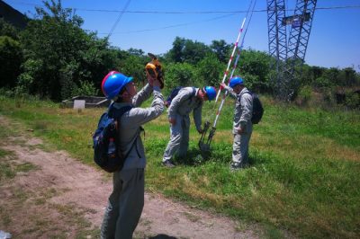 湖北電力：高溫下巡線(xiàn)，為軍運會(huì )保駕護航