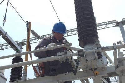淮安供電公司組織母線(xiàn)設備進(jìn)行集中檢修和消缺