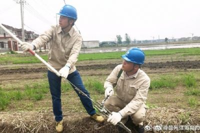 高郵供電員工走田頭保農灌用電無(wú)憂(yōu)