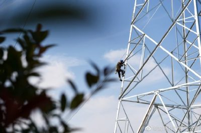 漣水供電公司：全力架設線(xiàn)路 助力高鐵建設