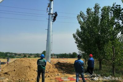 萊州市供電公司組織更換導線(xiàn)和鋼管桿