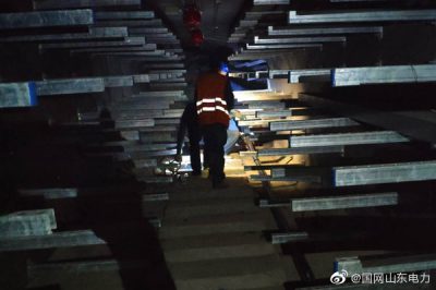 臨沂供電公司實(shí)施架空線(xiàn)路下地電纜敷設