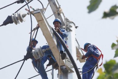 行唐供電公司工業(yè)園區電力線(xiàn)路遷改