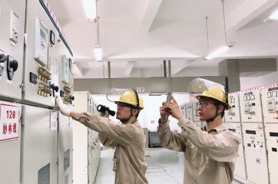 110千伏旺山變對全站設備銘牌進(jìn)行拍攝核對