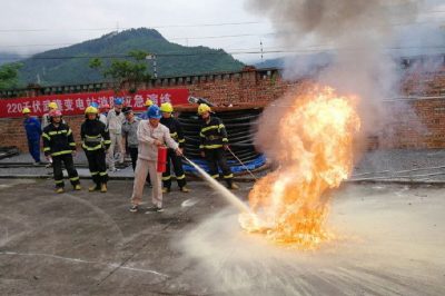武隆供電公司開(kāi)展220千伏武隆變電站消防應急演練