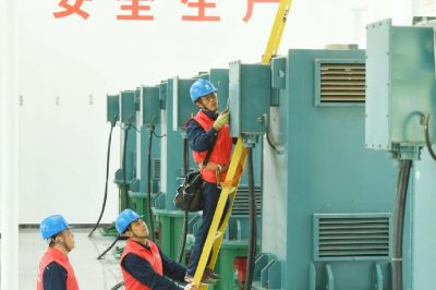 天長(cháng)供電公司維護天長(cháng)市潯河排澇站檢修