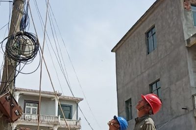 鄱陽(yáng)縣供電公司冒著(zhù)酷暑進(jìn)行低電壓整治