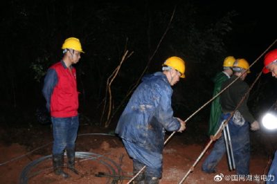 110千伏電桿傾斜，衡陽(yáng)輸電檢修公司進(jìn)行加裝內角拉防倒桿措施