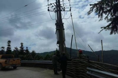 新邵供電公司潭府所組織人員進(jìn)行線(xiàn)路巡視，消除設備隱患