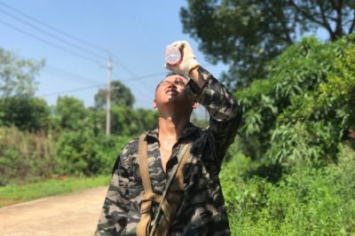 資陽(yáng)區供電公司進(jìn)行迎豐橋2#臺區B01#至B07#桿、A01#桿至A09#桿放緊線(xiàn)并連頭施工