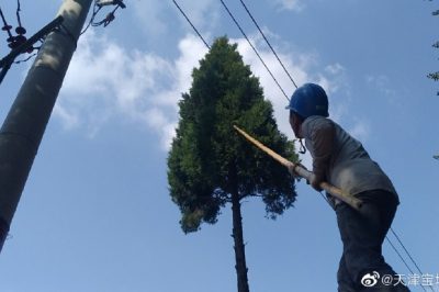 110千伏曙光變電站對智能巡檢機器人的路徑信息、數據傳輸等系統進(jìn)行檢驗調試