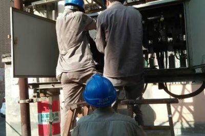 竹山縣供電公司對低壓配電柜、開(kāi)關(guān)、漏電保護器和客戶(hù)側用電設備消除缺陷