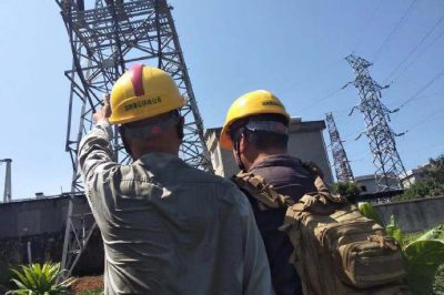 黃石供電公司檢修110千伏寶西線(xiàn)46號塔三相導線(xiàn)金具