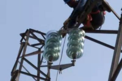 銅川供電公司采用環(huán)形繩牽引新導線(xiàn)方式遷改35千伏線(xiàn)路