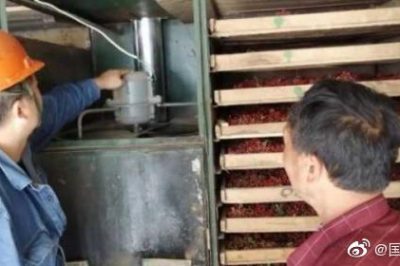 鳳縣供電公司義務(wù)花椒種植戶(hù)漏電保護器、室內線(xiàn)路等用電設備