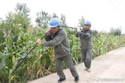 緊急搶修10千伏尹河線(xiàn)碩項湖大酒店支線(xiàn)因雷擊導致斷線(xiàn)