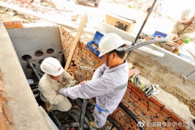 金湖縣供電公司對大興工業(yè)園區開(kāi)展電纜入地改造