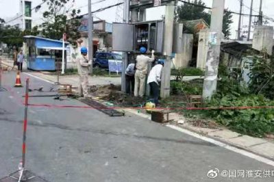 為確保迎峰度夏期間供電設備安全穩定運行，國網(wǎng)淮安金湖縣供電公司進(jìn)行配變升級改造