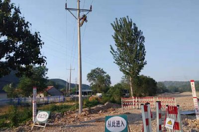 國網(wǎng)臨朐縣供電公司公司：跨河道線(xiàn)路進(jìn)行加高改造