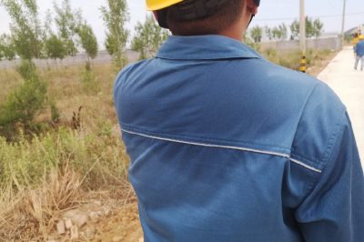 國網(wǎng)煙臺市福山區供電公司：桑拿天帶電接火 服務(wù)市政工程