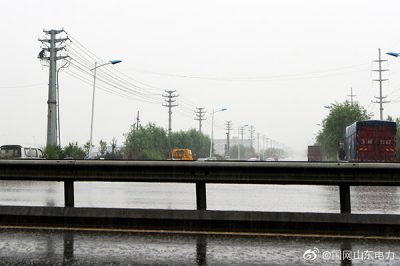 更換出現10千伏湖王線(xiàn)某客戶(hù)支線(xiàn)進(jìn)行緊急消缺故障的電纜接頭