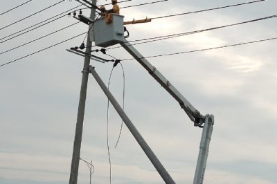 國網(wǎng)煙臺牟平供電公司帶電接火送電 優(yōu)化營(yíng)商環(huán)境