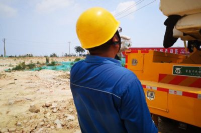 桑拿天帶電作業(yè)，消除安全隱患，持續供電保安全