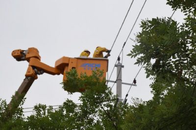 沂源縣供電公司冒高溫完成10千伏帶電T接各支線(xiàn)引線(xiàn)任務(wù)
