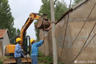 10千伏喬莊支線(xiàn)更換6號7號2根老舊線(xiàn)桿，解除用電安全隱患