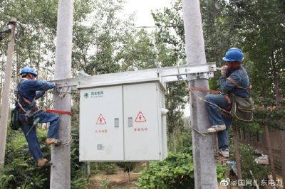 增容新裝200千伏安變壓器1臺、新立電桿5基、架設絕緣導線(xiàn)400余米