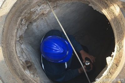 龍口市供電公司鉆入溝底緊急維修龍口市10千伏中信線(xiàn)主電纜故障跳閘