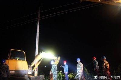 棗莊供電公司深夜搶修10千伏55韓樓線(xiàn)匡談支線(xiàn)4基斷桿