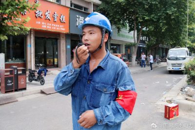許縣供電公司清3板大成紗廠(chǎng)線(xiàn)和清9板北環(huán)線(xiàn)新建線(xiàn)路進(jìn)行施工架設