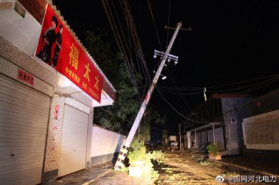 柏鄉供電公司全力搶修大風(fēng)導致故障