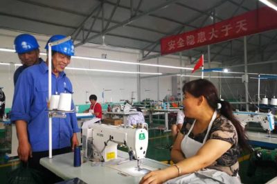 國網(wǎng)行唐縣供電公司城關(guān)供電所人員：上門(mén)了解需求，真心服務(wù)企業(yè)