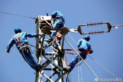 新樂(lè )市供電公司冒高溫35千伏線(xiàn)路切改
