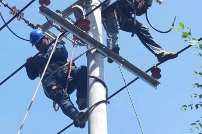 武強縣供電公司街關(guān)供電所完成10千伏532線(xiàn)路切改工作