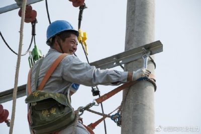 衡水市冀州區供電公司為門(mén)莊鄉丁家莊村進(jìn)行配變增容