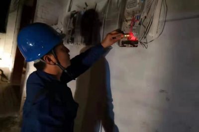 衡水市桃城區供電公司分組逐段線(xiàn)路、逐個(gè)電纜分接箱查找故障點(diǎn)