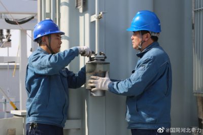 海興縣供電公司對變電站站內設備進(jìn)行巡視，及時(shí)消除安全隱患