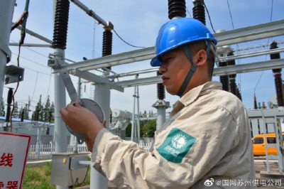 太倉市供電公司在沙溪鎮110千伏松南變更換避雷器監測器