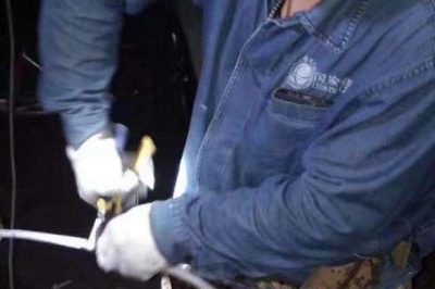 西安供電公司增援搶修因過(guò)負荷桿上出線(xiàn)燒斷，及時(shí)恢復供電