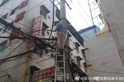 西安供電公司及時(shí)修復轄區內因惡劣天氣而造成的斷裂線(xiàn)路
