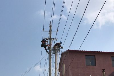 天津薊州供電公司：工作人員不畏酷暑，只為給您一個(gè)涼爽的夏天！給師傅們點(diǎn)贊！