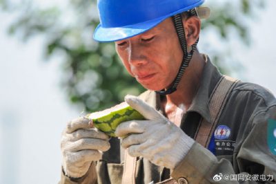 和縣供電公司實(shí)施舊線(xiàn)拆除并新建導線(xiàn)架設