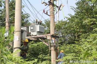 高安市供電公司檢修10千伏平安大道I線(xiàn)跨越