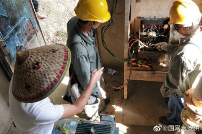 吉安供電公司為永豐縣潭頭當元村村民義務(wù)檢修排灌配電設備
