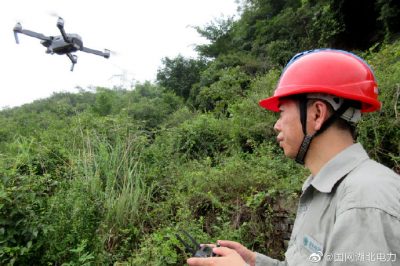 湖北檢修公司通過(guò)無(wú)人機對500kV龍斗二回線(xiàn)路進(jìn)行盲區樹(shù)障巡視